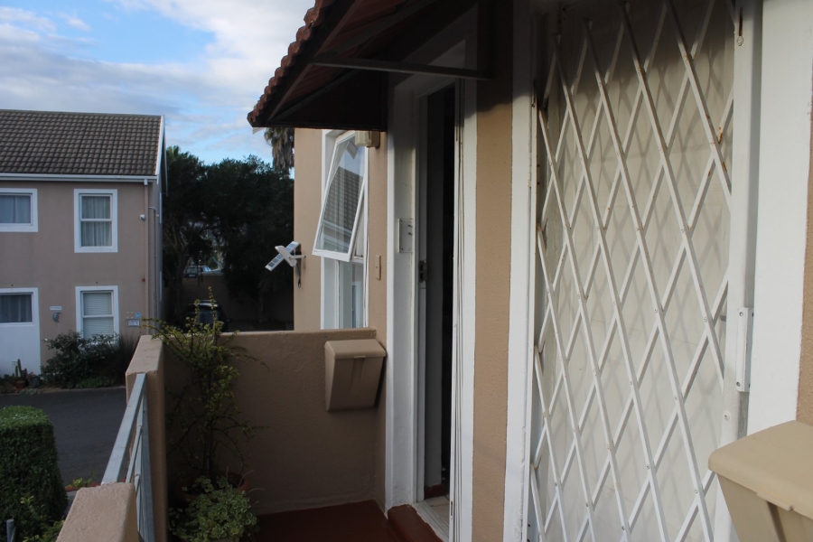 1 Bedroom Property for Sale in Strand Central Western Cape